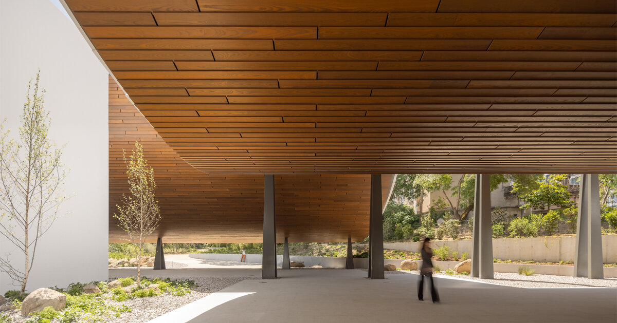 kengo kuma &amp;amp; buro happold simulate floating timber roof over lisbon’s CAM gulbenkian