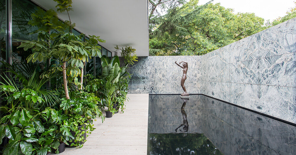 mies van der rohe’s barcelona pavilion blooms with tropical intervention by caio reisewitz