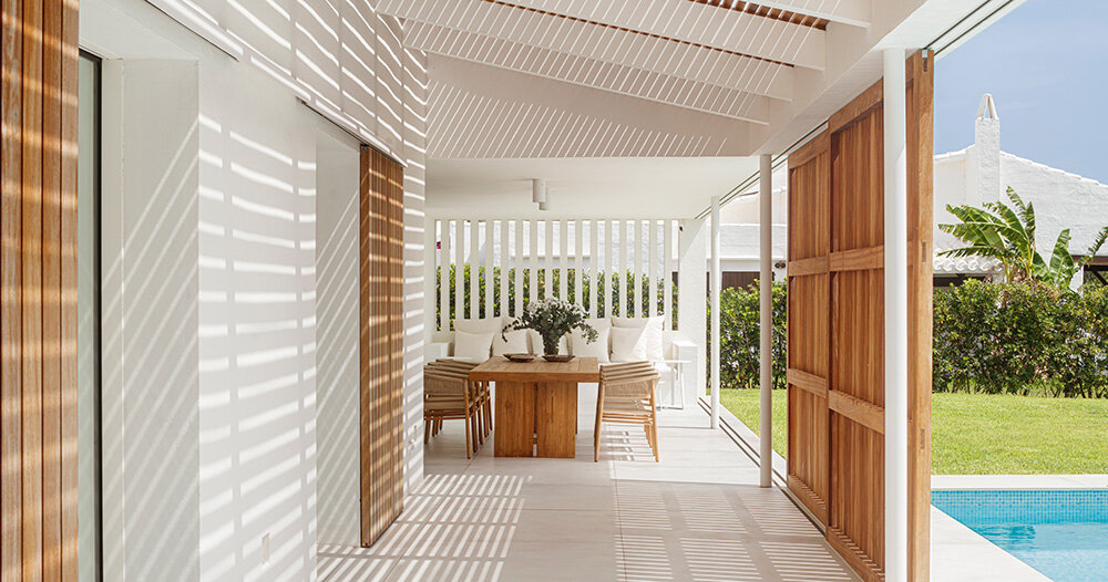 E+E house: architect gabriel montañés frames menorca coast through sliding timber shutters