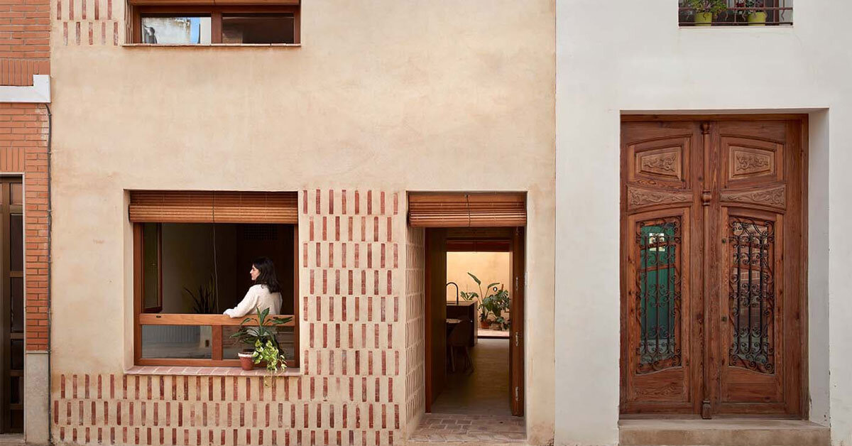 vertically clad bricks ornament casa carceller’s facade in spain