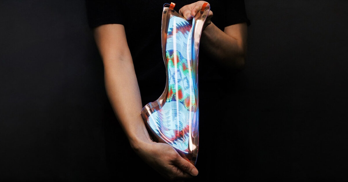 world’s first stretchable screen by LG display can be twisted and expanded without breaking