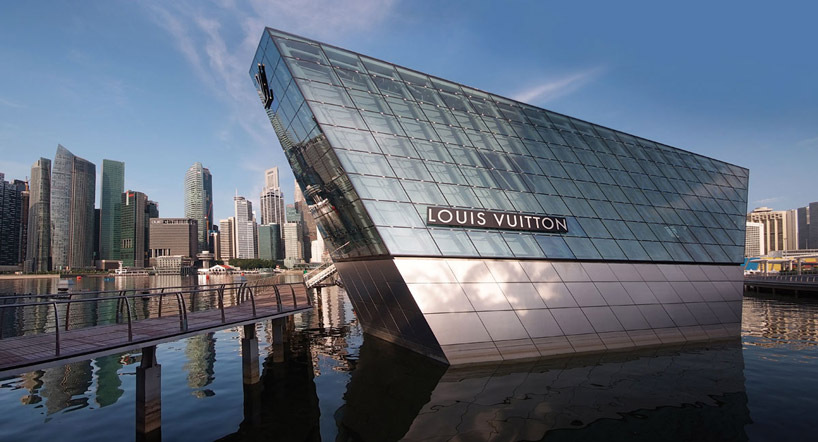 Louis Vuitton showroom, Marina Bay, Singapore Stock Photo - Alamy