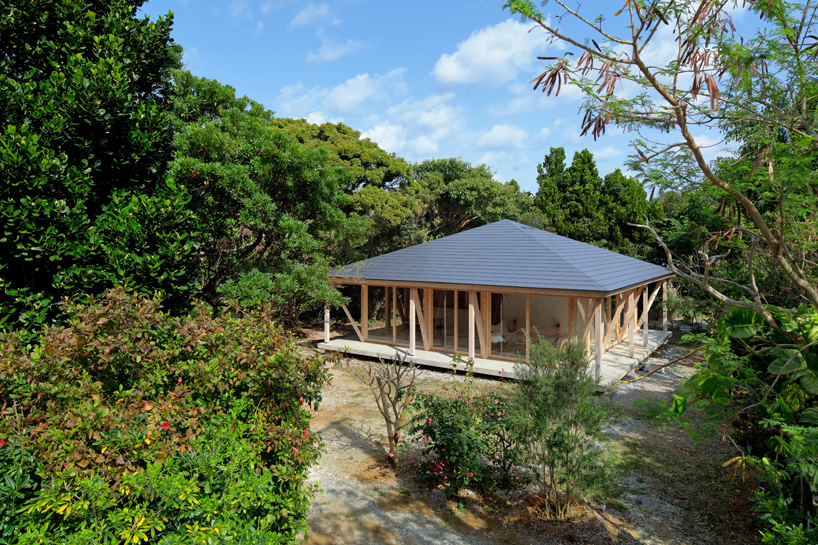 ISSHOarchitects' shinminka house in okinawa, japan