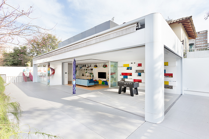 pascali semerdjian arquitetos adds toy house to brazilian home