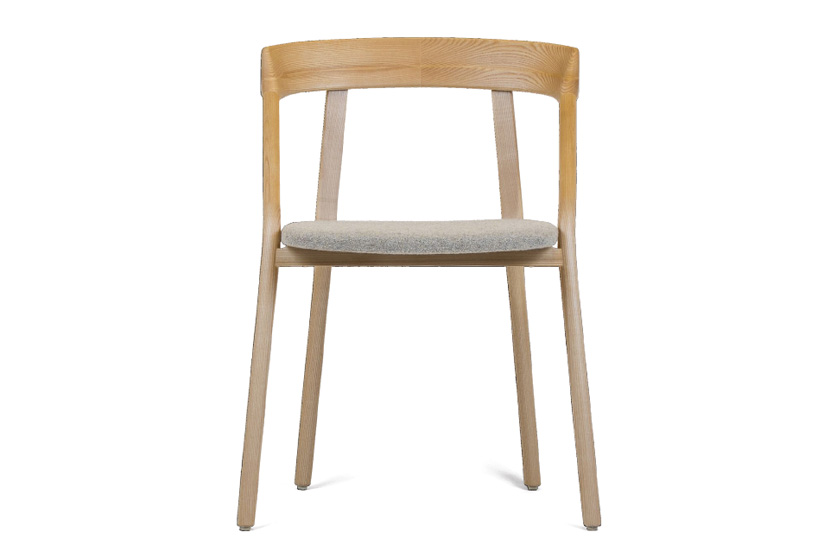 michael-young-yi-chair-EOQ-designboom-03