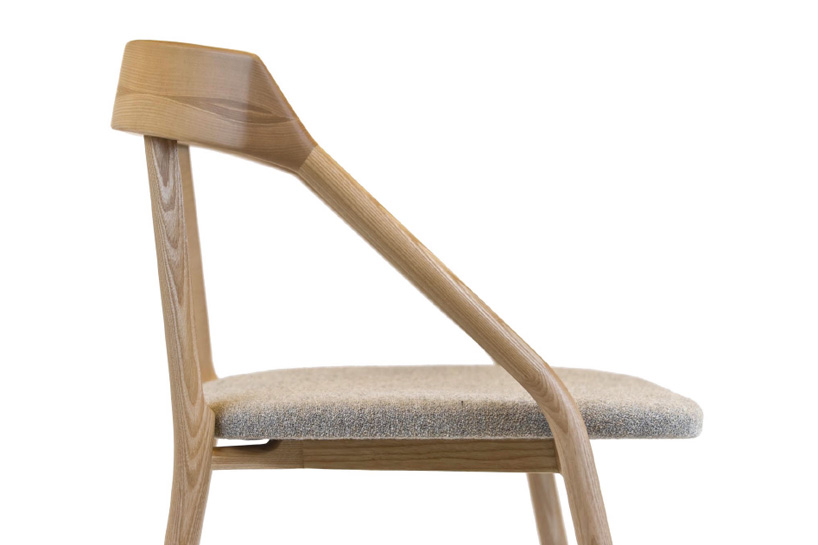 michael-young-yi-chair-EOQ-designboom-04