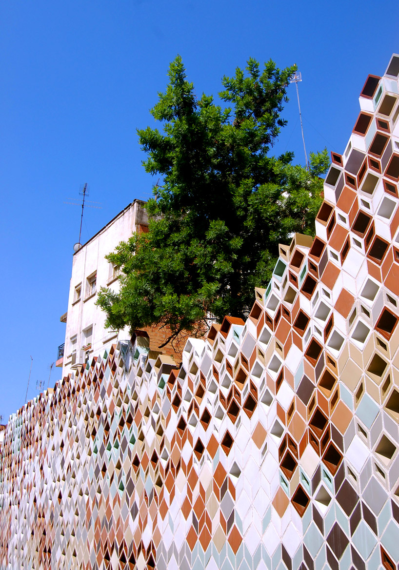 cevisama-pol-femenias-riera-de-la-salut-tile-of-spain-awards-valencia-designboom-03