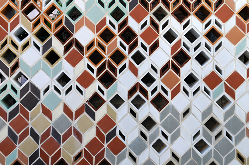 cevisama-pol-femenias-riera-de-la-salut-tile-of-spain-awards-valencia-designboom-05