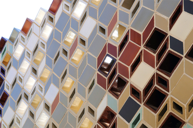 cevisama-pol-femenias-riera-de-la-salut-tile-of-spain-awards-valencia-designboom-09