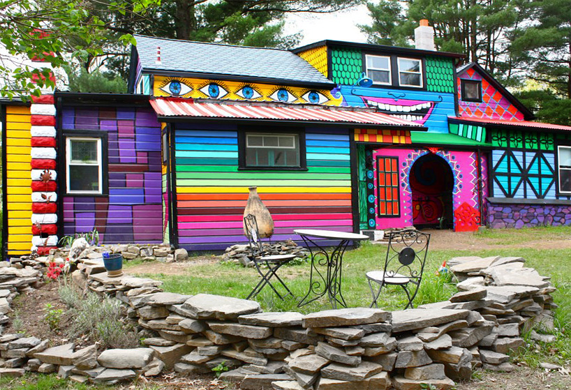 artist turns her new york home into a psychedelic retreat