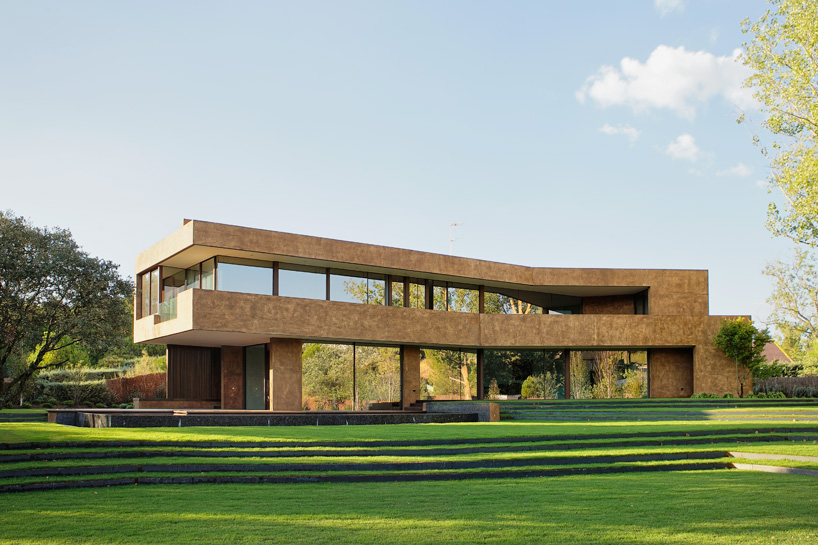 otto medem arquitectura vivienda en boadilla del monte madrid designboom