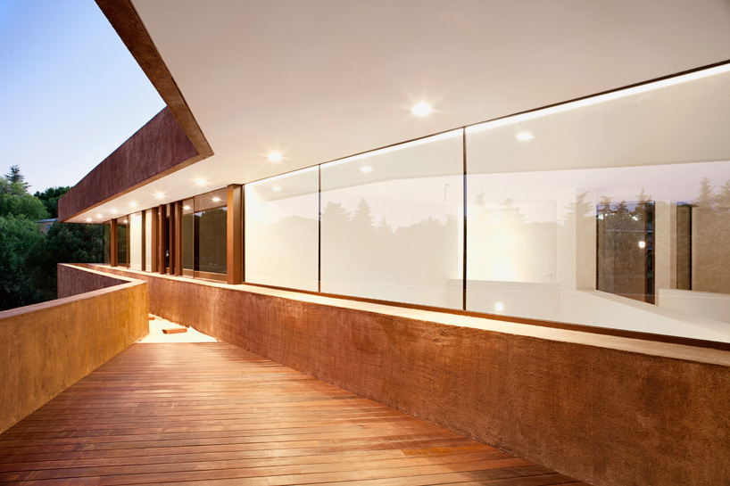 otto medem arquitectura vivienda en boadilla del monte madrid designboom