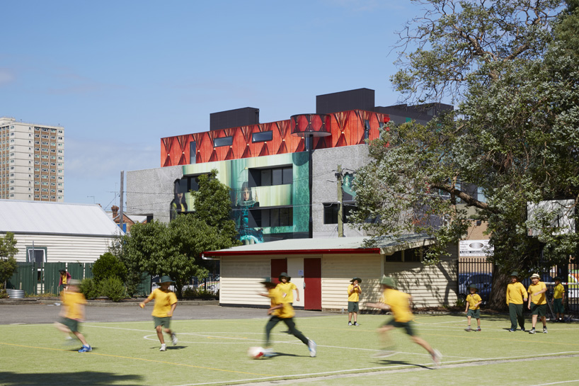 samantha-everton-2-girls-building-designboom-05