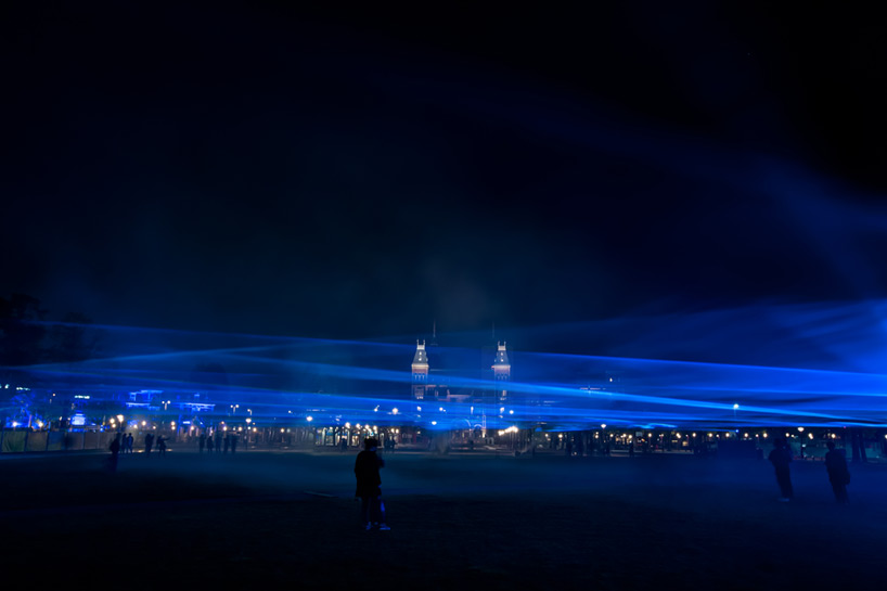 daan roosegaarde waterlicht designboom 