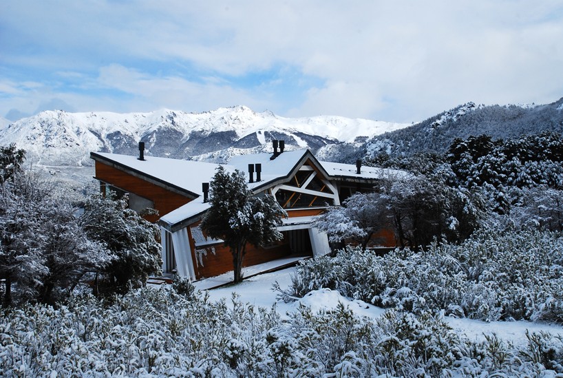 g2 estudio arquitectos geometrically shapes viento house in patagonia