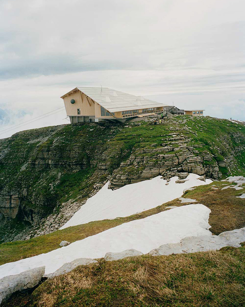 herzog de meuron mountaintop restaurant toggenburg bergbahnen chaserrugg switzerland designboom