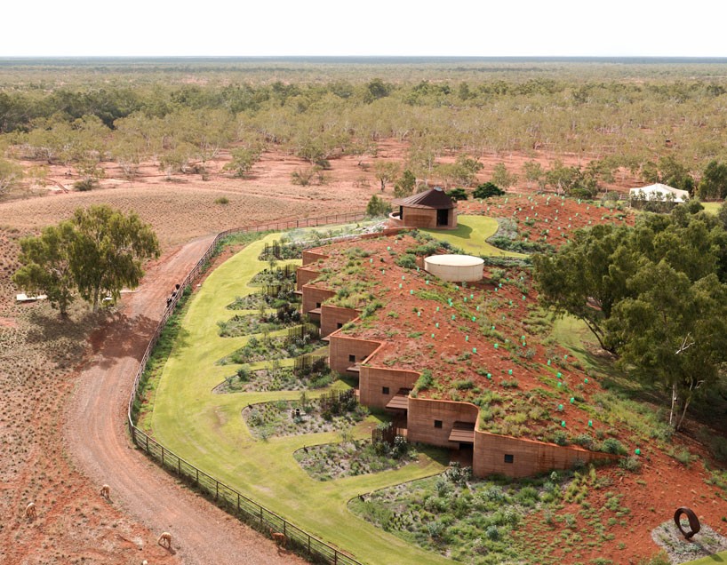 luigi rosselli constructs the great wall of WA using rammed earth