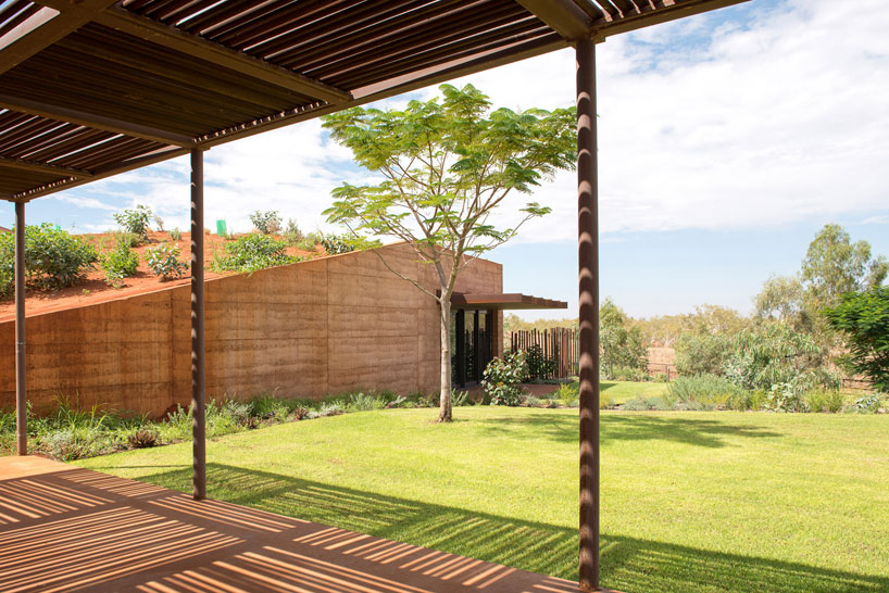 great-wall-of-WA-luigi-rosselli-architects-NW-australia-designboom-02