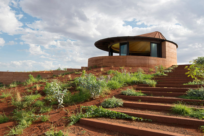 great-wall-of-WA-luigi-rosselli-architects-NW-australia-designboom-02