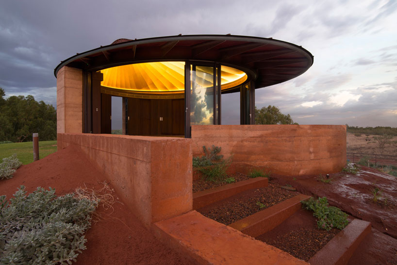 great-wall-of-WA-luigi-rosselli-architects-NW-australia-designboom-02