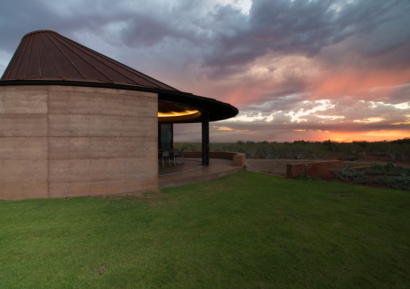 great-wall-of-WA-luigi-rosselli-architects-NW-australia-designboom-02