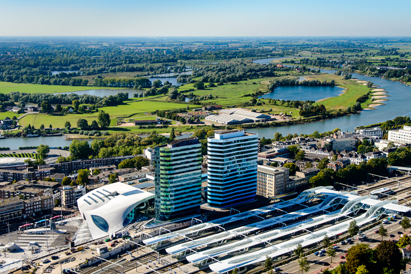 UNstudio-new-transfer-terminal-arnhem-central-station-designboom-03