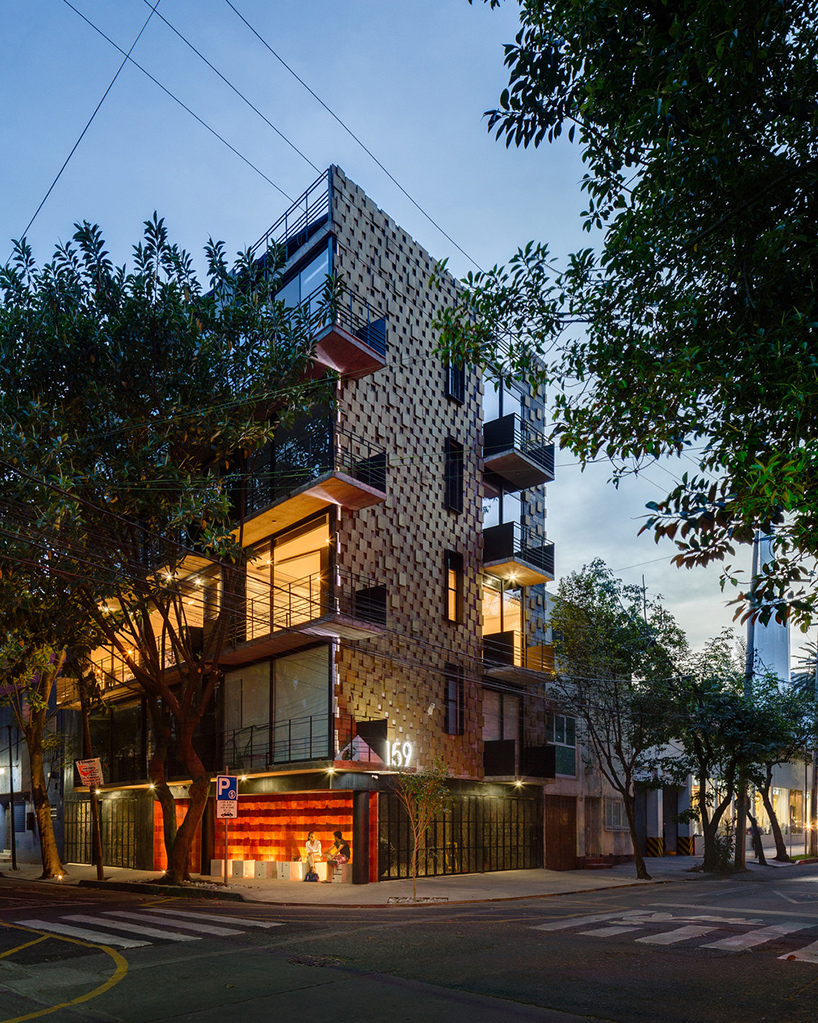 arqmov-workshop-just-be-apartments-mexico-city-designboom-02