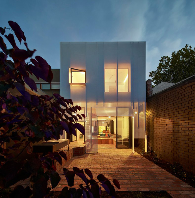 austin-maynard-architects-mills-the-toy-management-house-melbourne-designboom-02