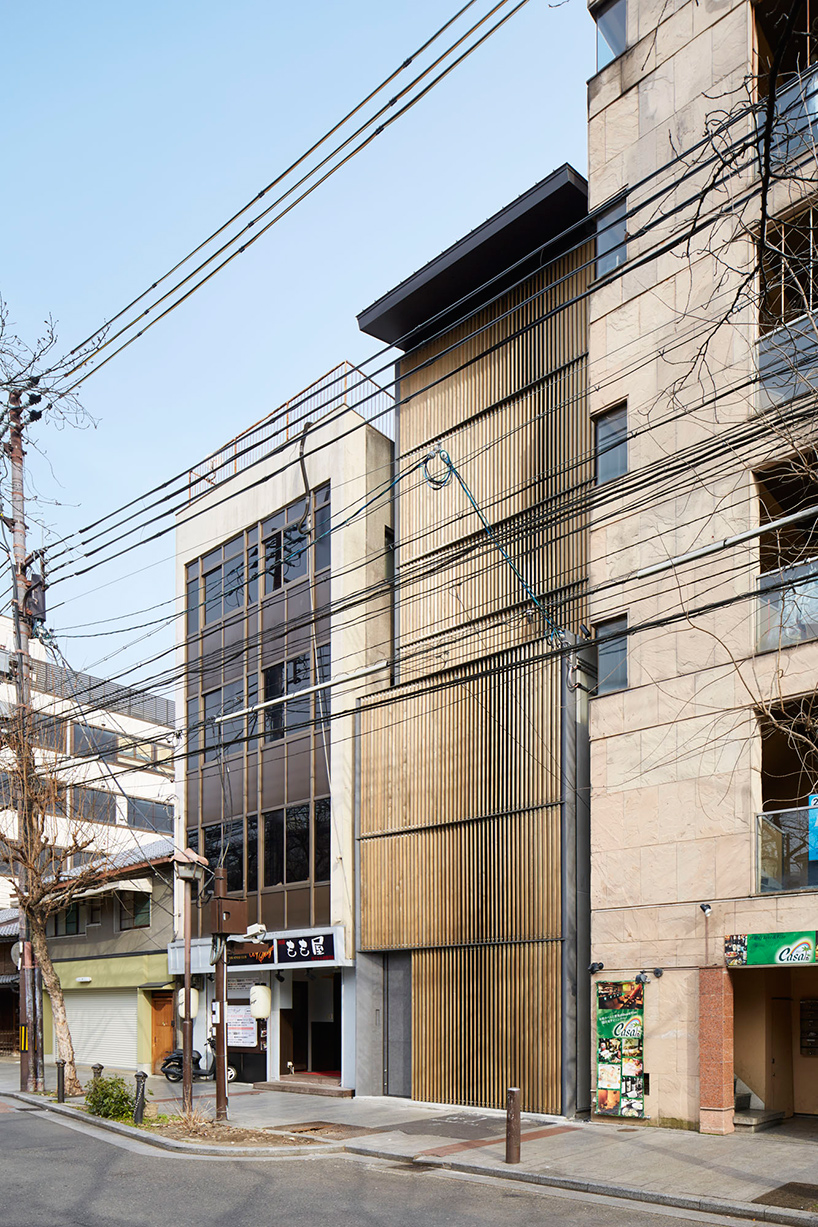 florian-busch-architects-K8-in-kyoto-japan-wooden-louver-facade-designboom-02