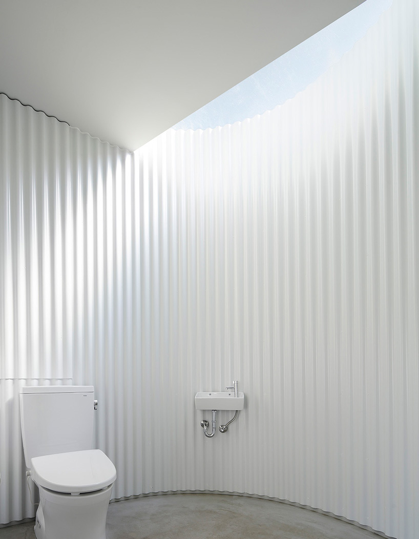 kubo-tsushima-architects-isemachi-public-toilet-japan-designboom-02