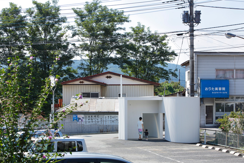 kubo-tsushima-architects-isemachi-public-toilet-japan-designboom-02