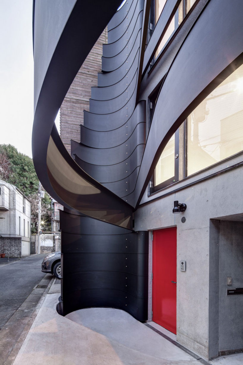 ron-arad-d-house-tokyo-issho-architects-designboom-02