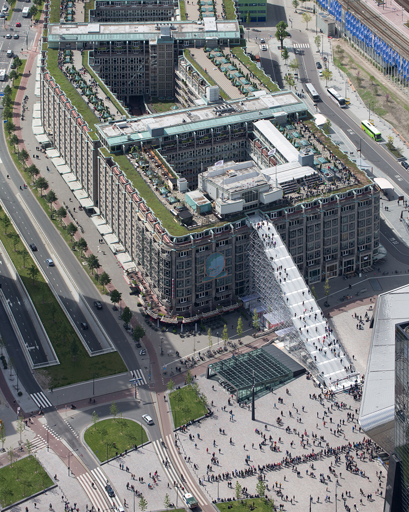 MVRDV-the-stairs-rotterdam-giant-staircase-installation-designboom-02