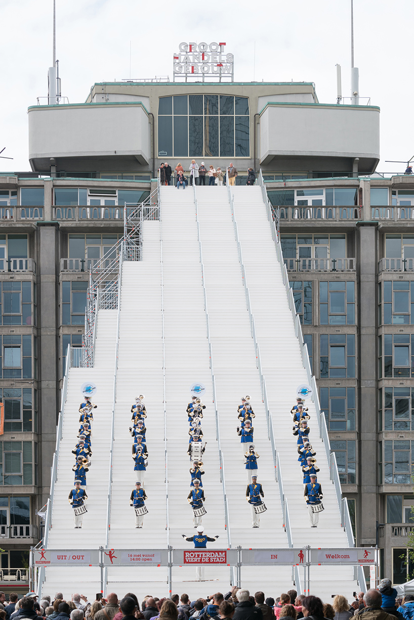 MVRDV-the-stairs-rotterdam-giant-staircase-installation-designboom-02