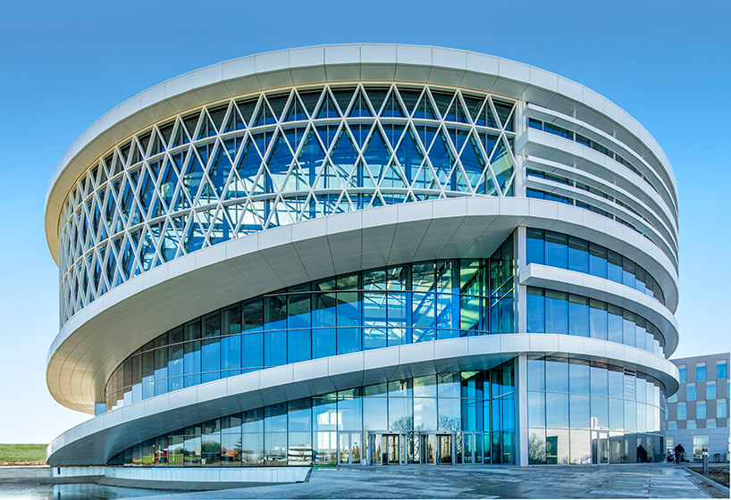 barco's kortrijk, belgium HQ by jasperseyers architects