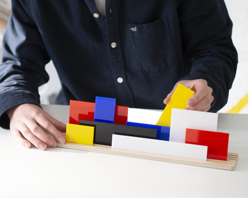 shapes of Mondrian, a toy diorama to create decorative artworks in the style of Neoplasticism