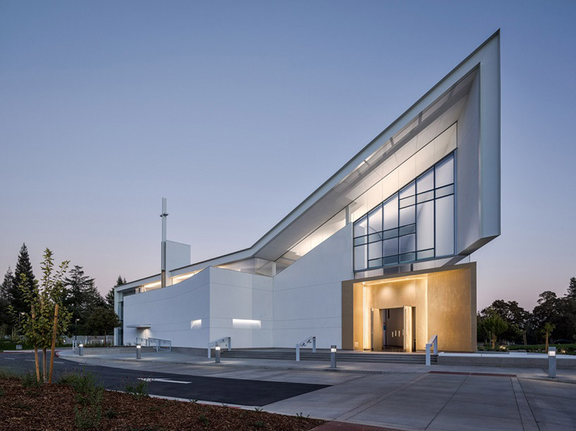 hodgetts + fung completes jesuit high school chapel in sacramento