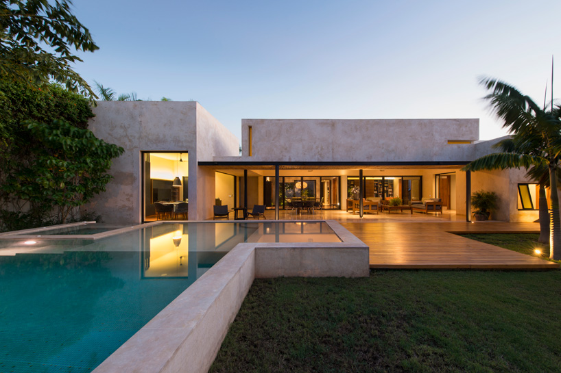 reyes ríos + larraín arquitectos completes casa GD in mexico