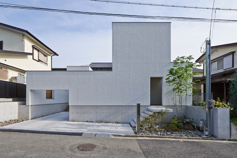 ninkipen! courtyard house in osaka, japan