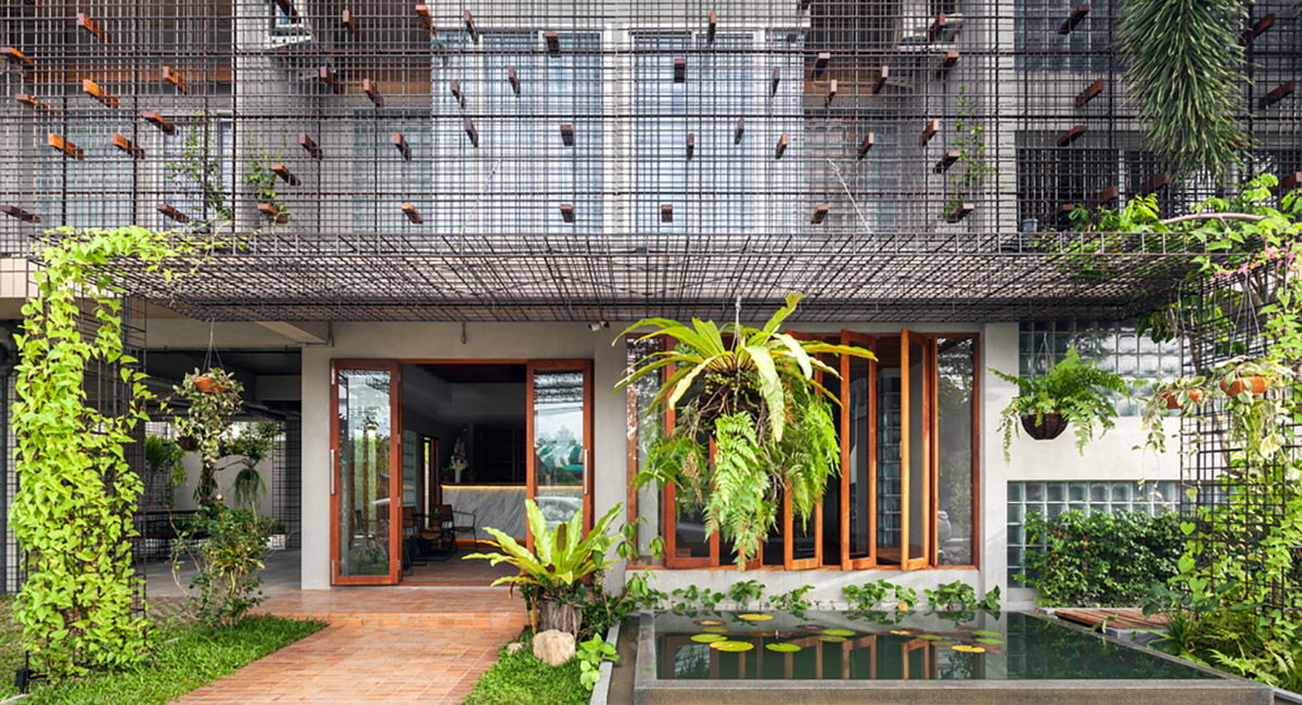 junsekino adds transparent façade to LaeKhon NonBai hotel in thailand