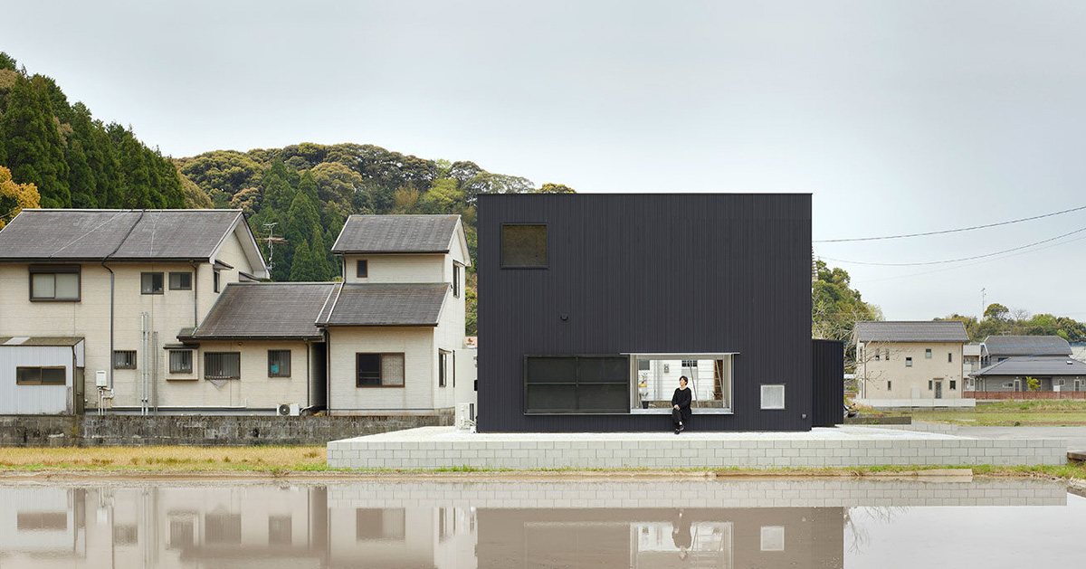 atelier kenta eto wraps cube house in black aluminum in kadokawa 