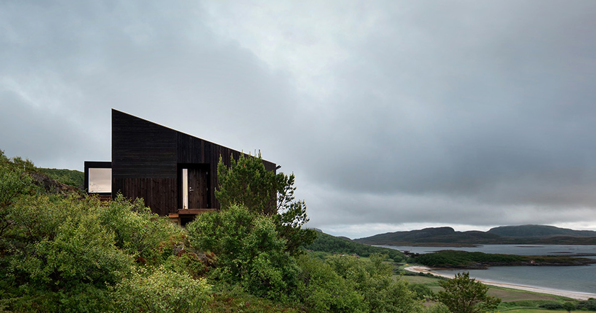 kappland arkitekter places cabin on steep, seaside slope in norwegian ...