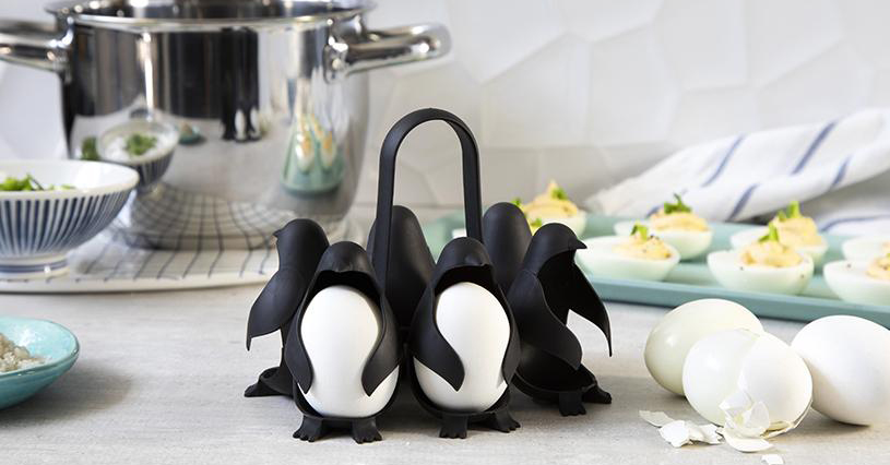 https://www.designboom.com/twitterimages/uploads/2019/08/peleg-design-egguins-penguins-eggs-designboom1200.jpg