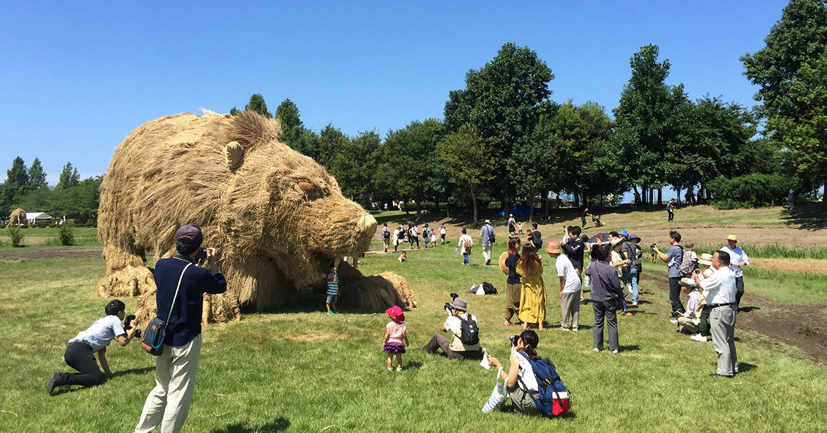 Giant Straw Animals Invade Japanese Fields After Rice Harvest And They Are  Absolutely Badass
