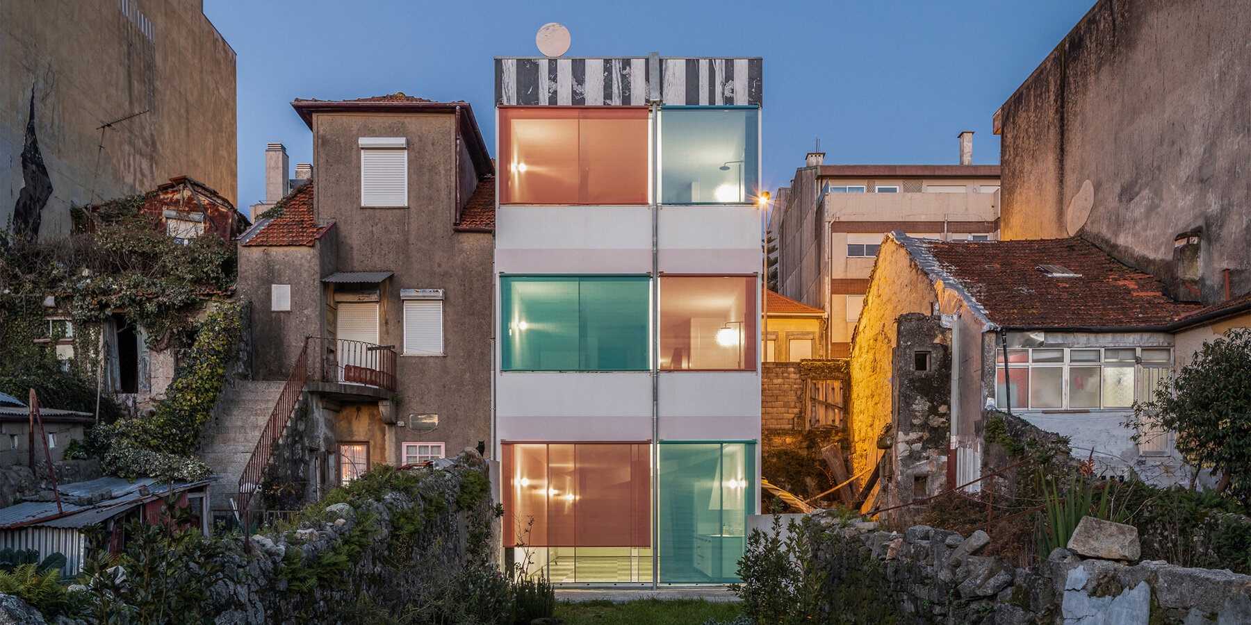 fala atelier fronts 'suspended house' with a vibrant asymmetry