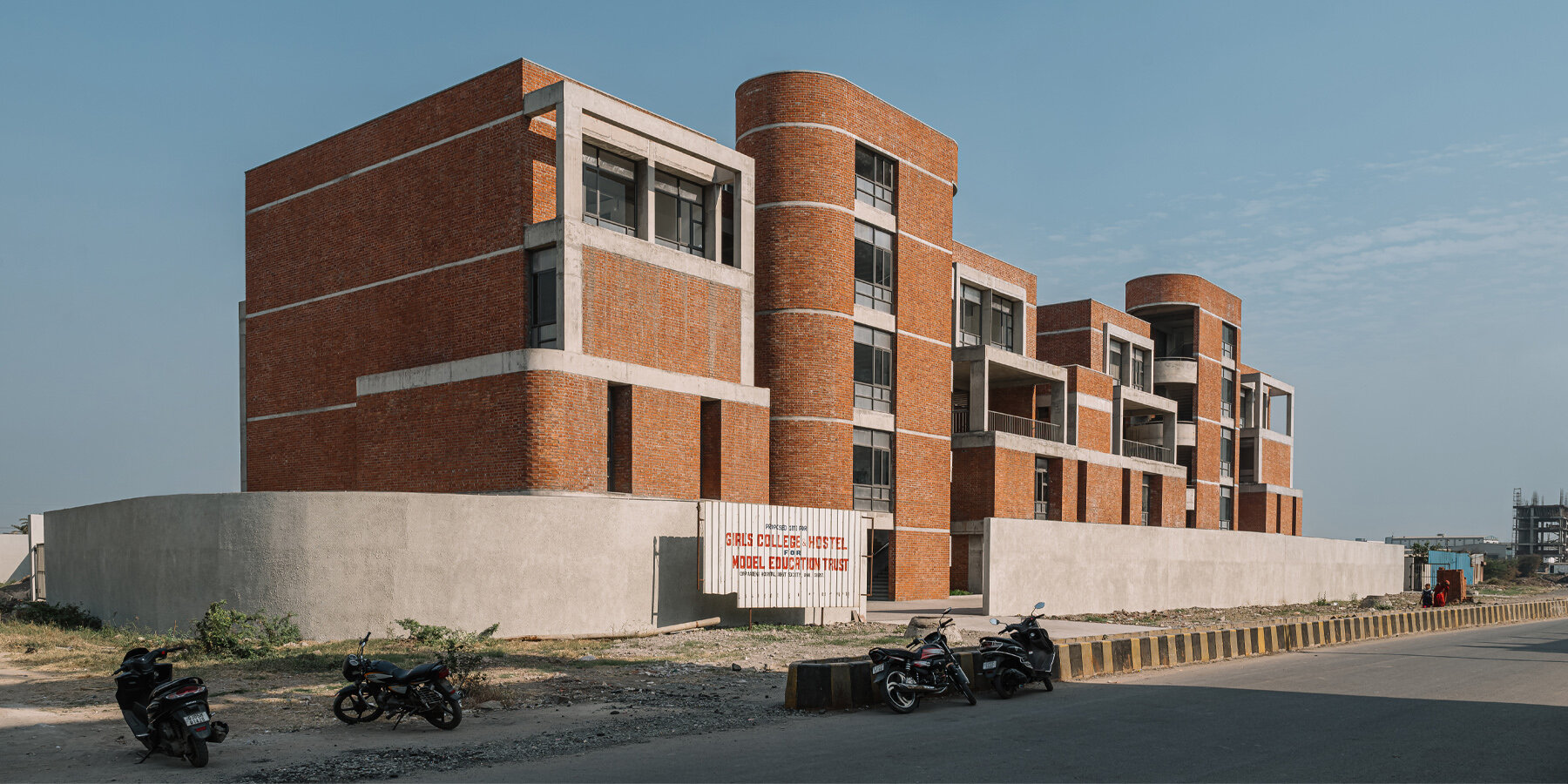 rigid and curved brick blocks collide at girl’s college & hostel in india