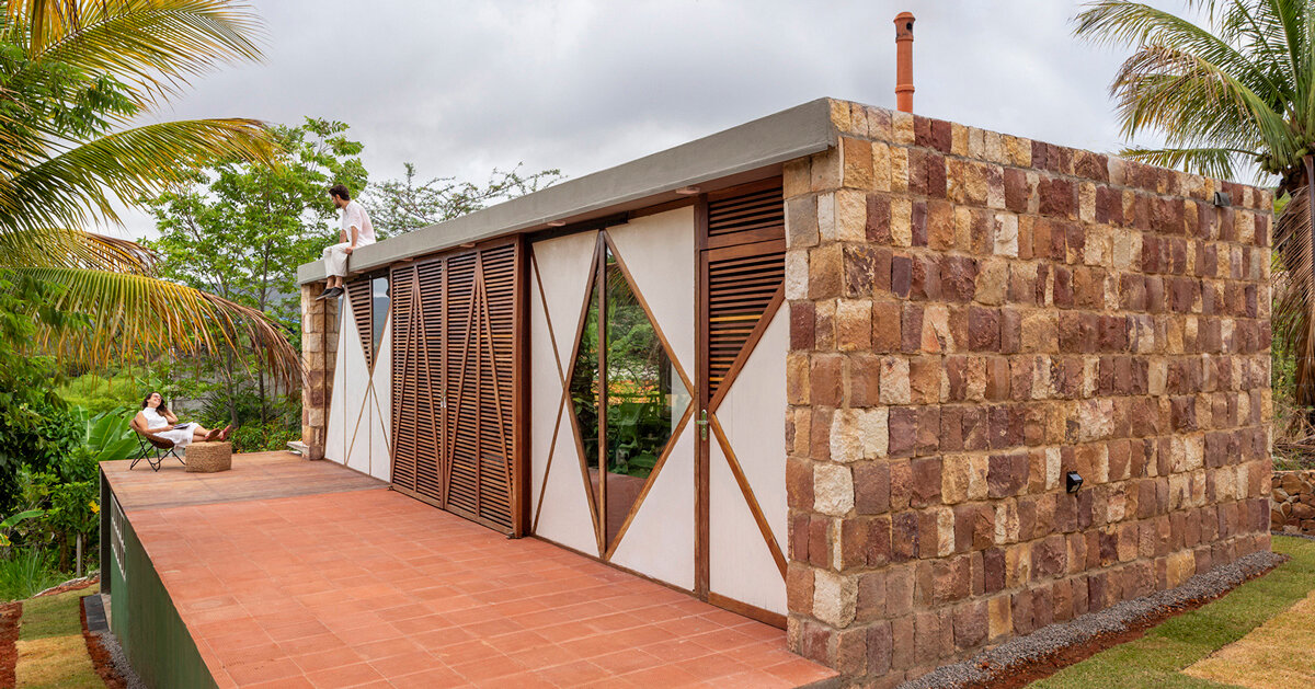 A Casa Vivi de Azulpitanga fica ao lado da Floresta Nacional Ararib, no Brasil.