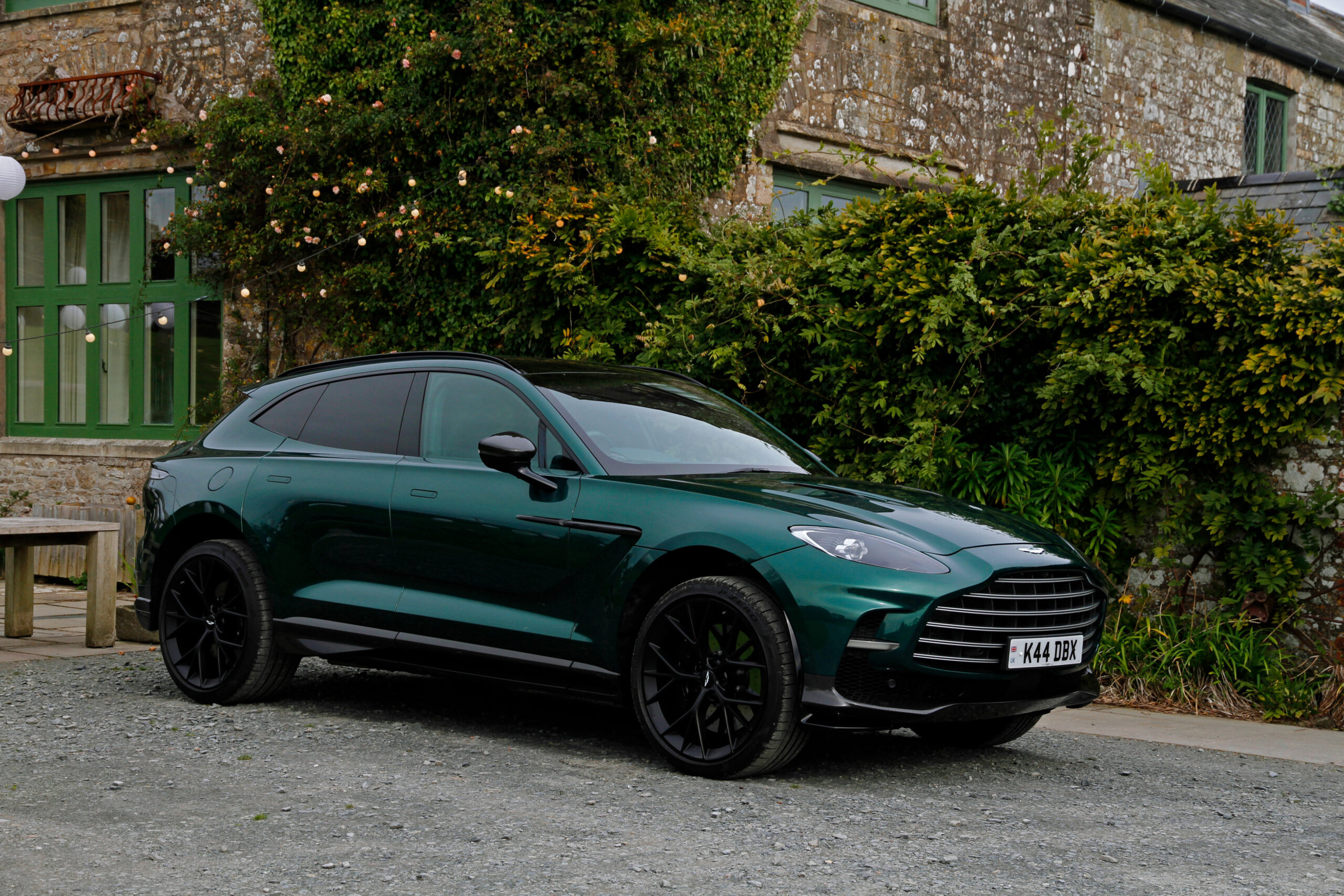 2024 aston martin DBX707 blends luxury interior with unmatched performance