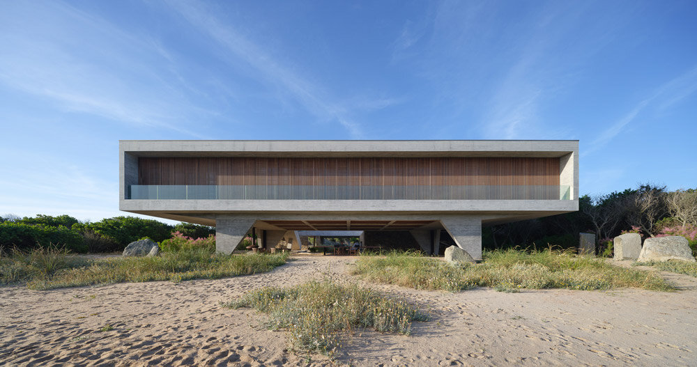 casa la secreta: grimaldi – nacht arquitectos lightly perches concrete home on uruguay coast