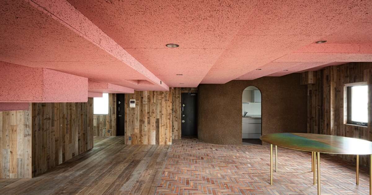 stepped pink ceiling divides intimate and open zones at tan yamanouchi’s tokyo apartment